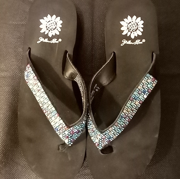 Yellow Box 1- NWT, Multi Colored Beads,Leather Upper Straps Wedge Style Slippers - Picture 1 of 7